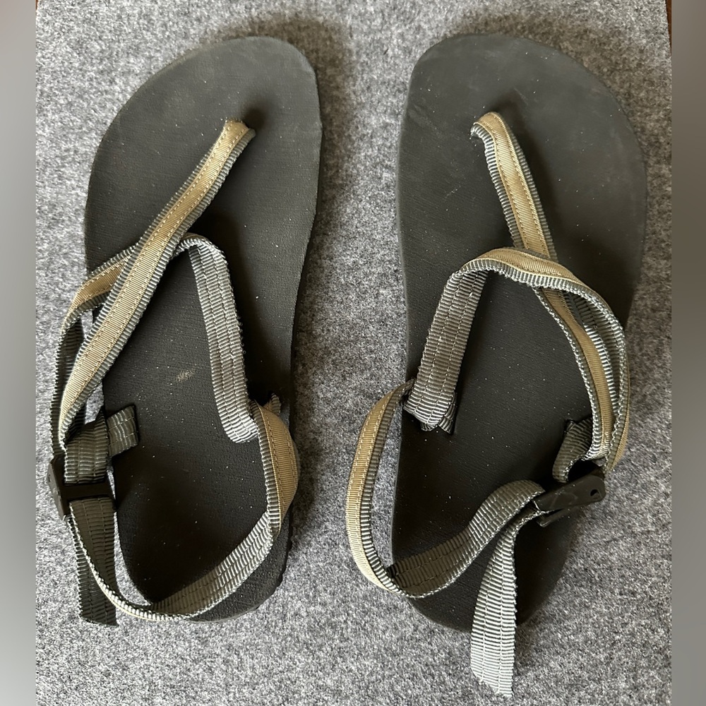 Earthrunner barefoot women’s Primal sandals size 9